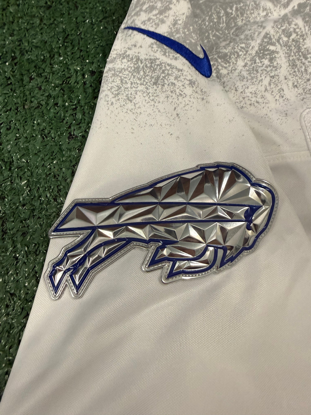 Josh Allen Buffalo Bills Jersey #17 Nike Vapor Fuse Limited Rivalry White Size M NFL