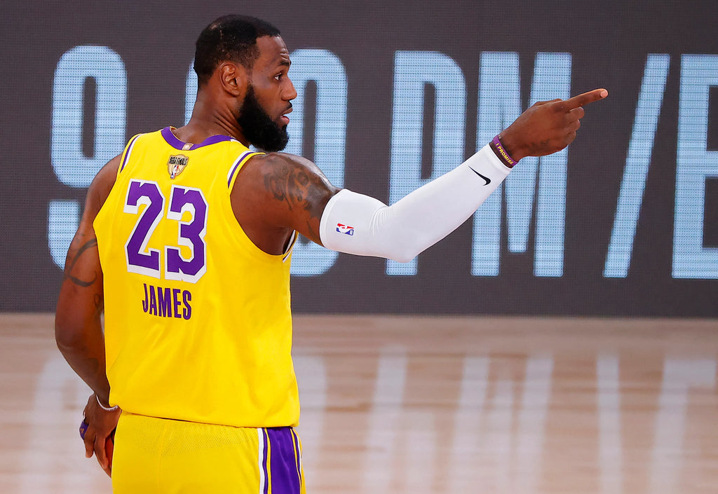 LeBron James Los Angeles Lakers Jersey #23 Nike VaporKnit Authentic Gold Size 44 (M) NBA