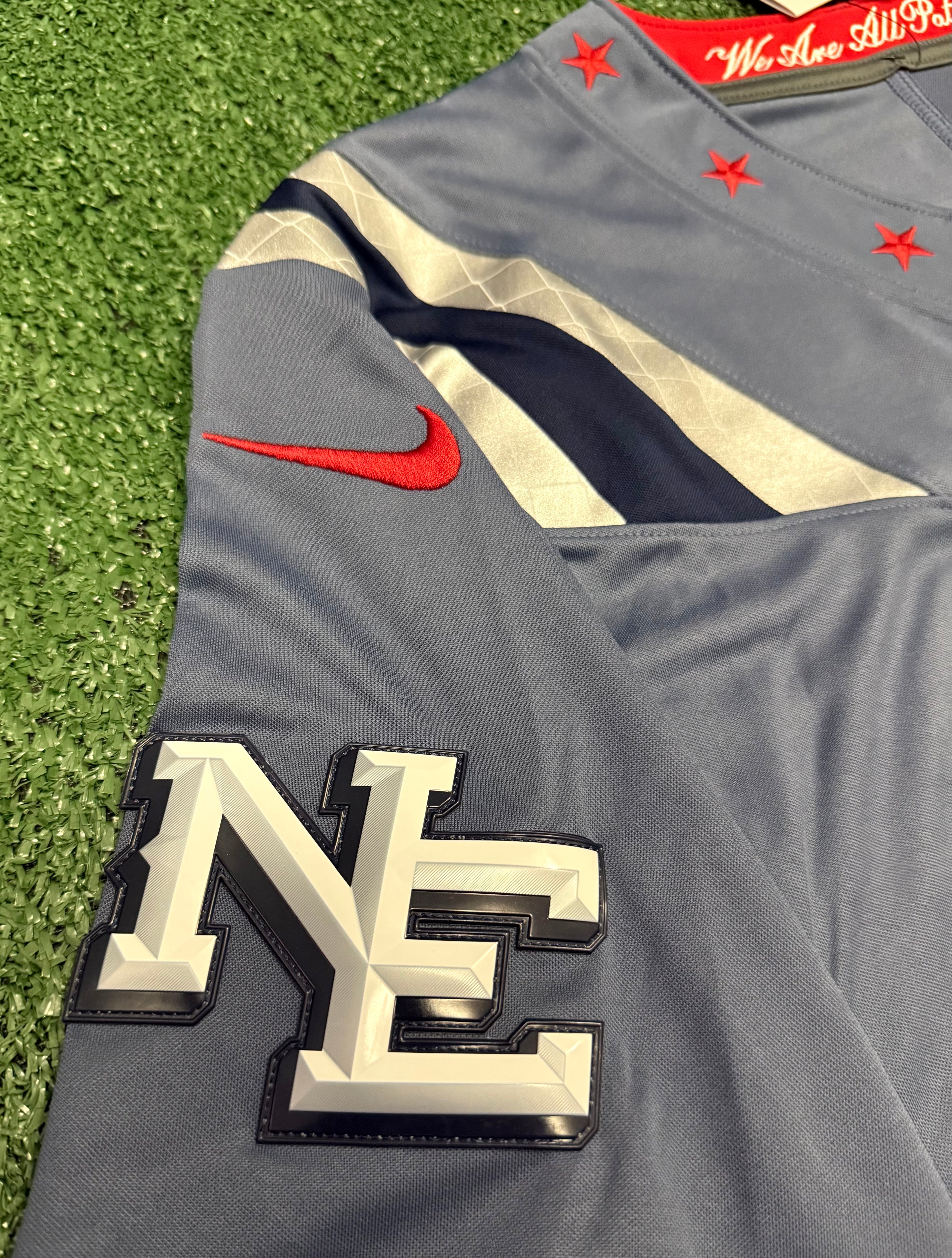 Drake Maye New England Patriots Jersey #10 Nike Vapor Fuse Limited Rivalry Blue Size (Large) NFL