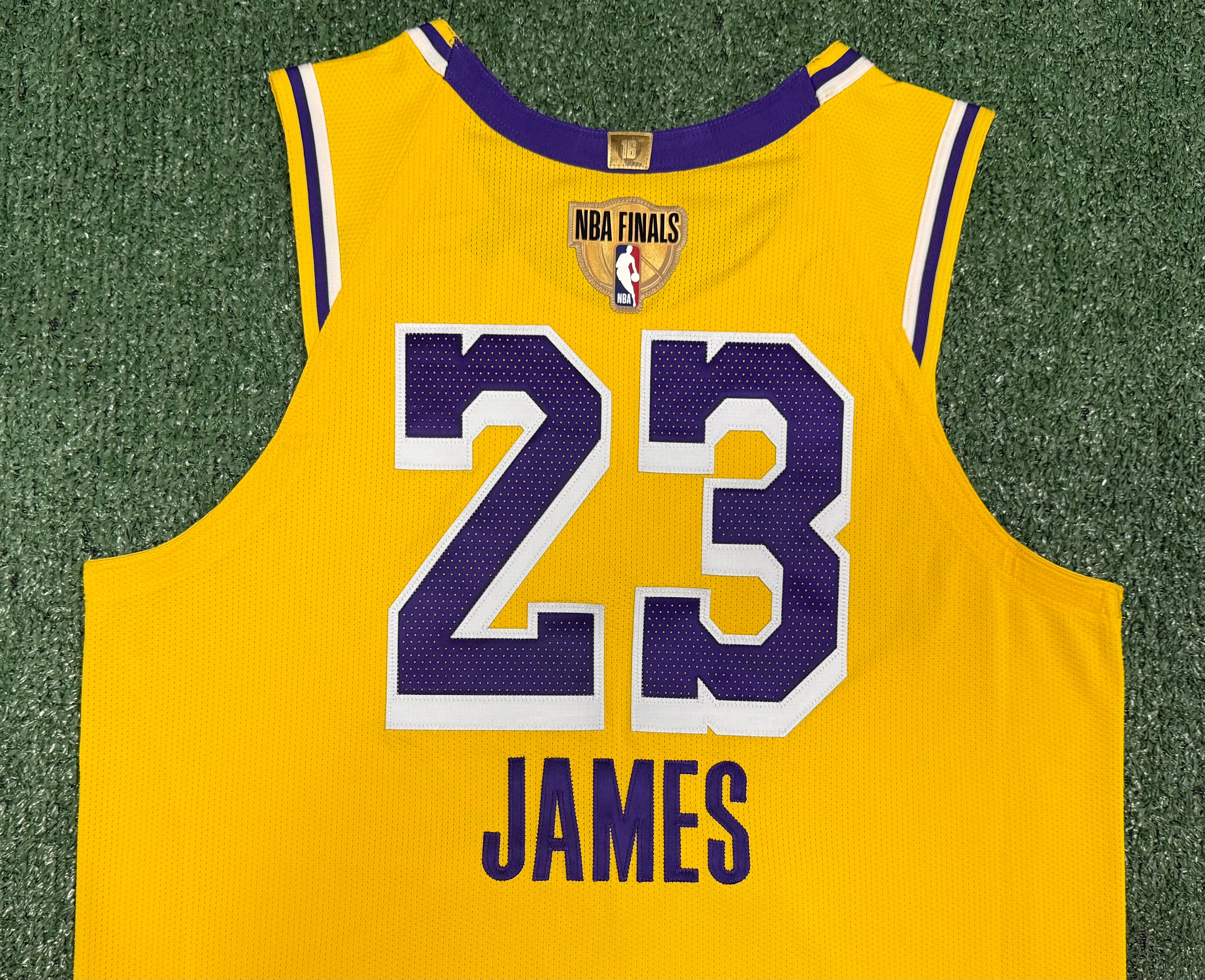 LeBron James Los Angeles Lakers Jersey #23 Nike VaporKnit Authentic Gold Size 44 (M) NBA