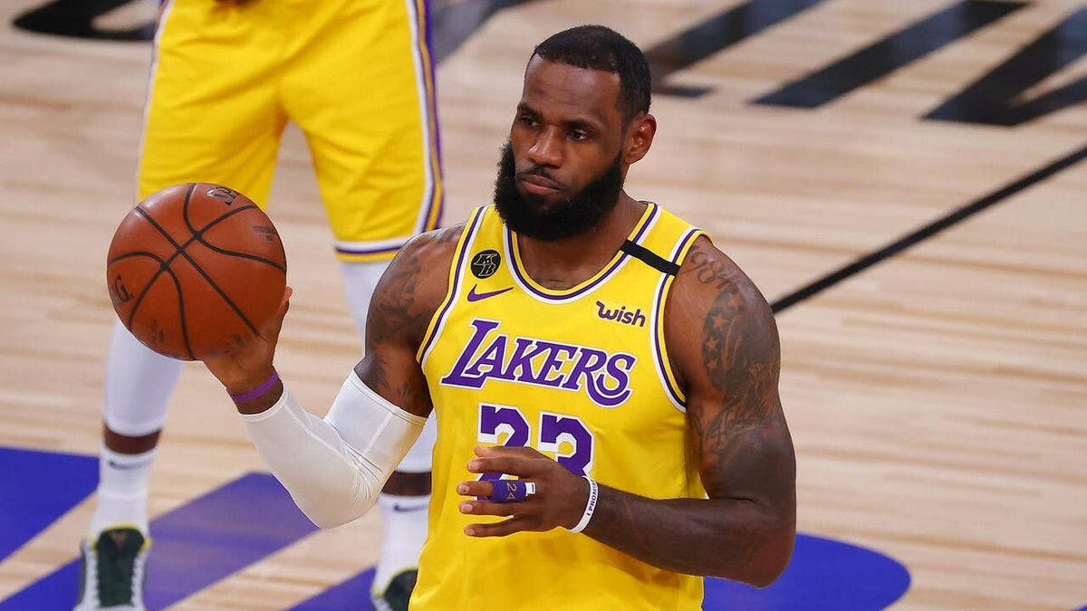 LeBron James Los Angeles Lakers Jersey #23 Nike VaporKnit Authentic Gold Size 44 (M) NBA